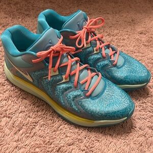 Nike basketball shoes (KD 17 Bahamas) size 13.5 Mens